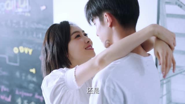微视频|自备“神器”?一群中学生带放大镜来看古画